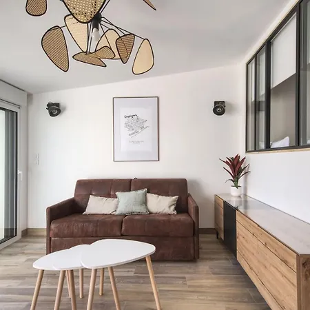 Apartment Emeraude ~ Jardin ~ Parking ~ Climatisation Nimes