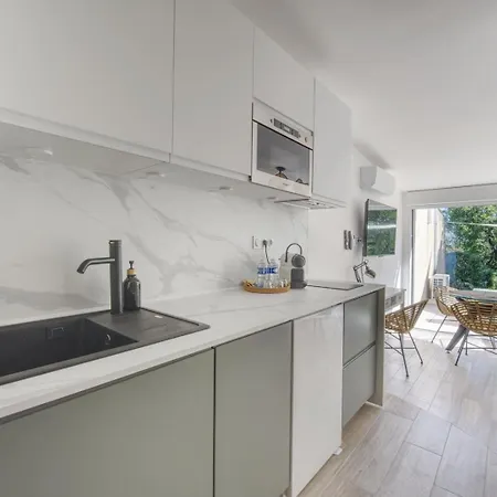 Emeraude ~ Jardin ~ Parking ~ Climatisation Apartment *